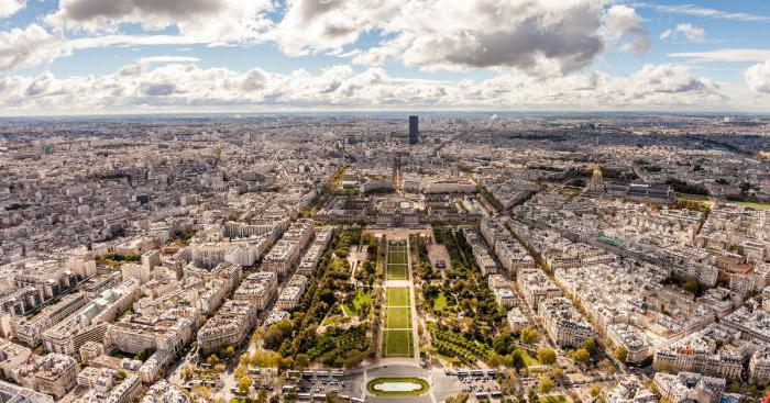 Снимка на кула Монпарнас в Париж