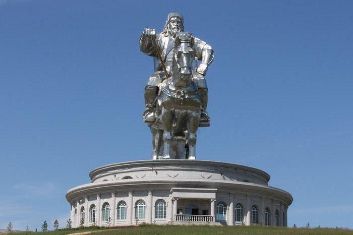 koliko metara visok je spomenik Džingis-kan u Mongoliji