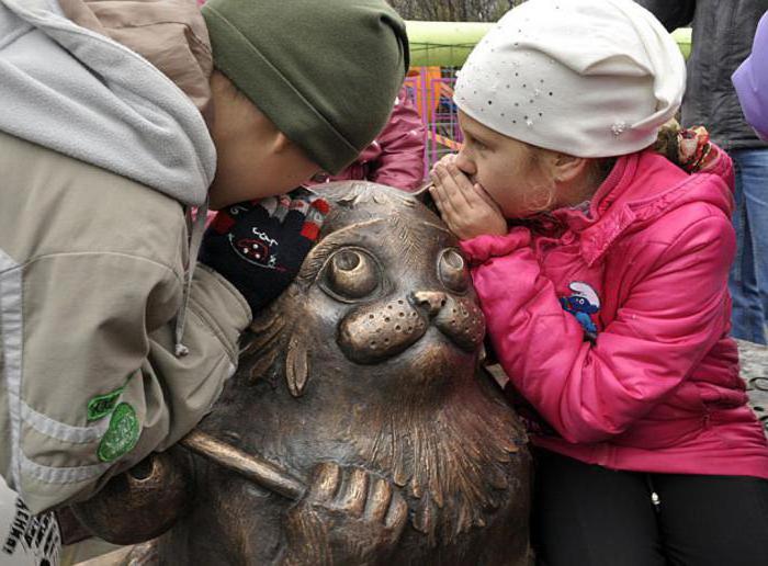 v Murmansku je odprl spomenik mački Semen