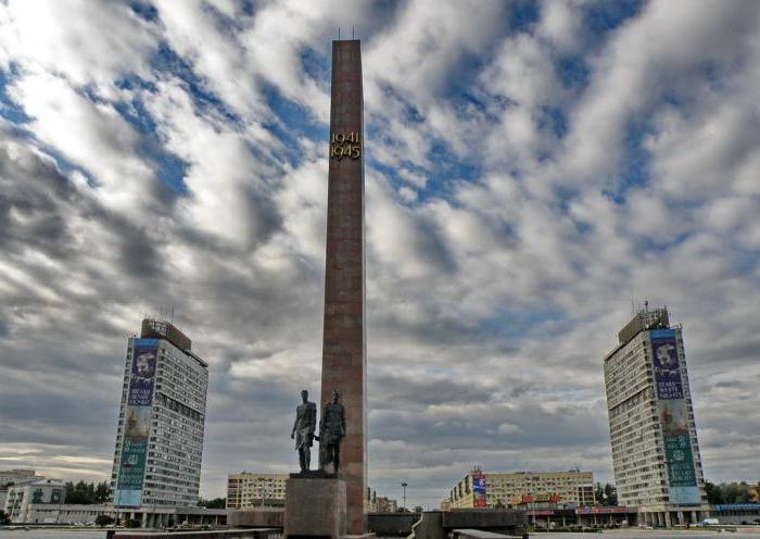 památník hrdinských obránců Leningradu na náměstí vítězství