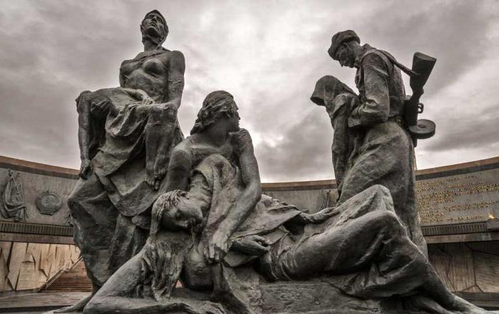 паметник на героичните защитници на Ленинградския адрес