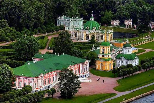 zapuščeni dvorec blizu Moskve