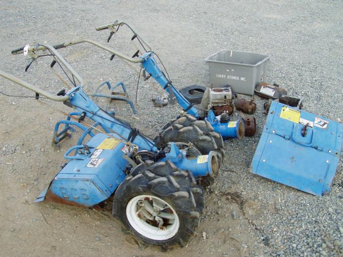 traktor s elektrickým pohonem Ugra