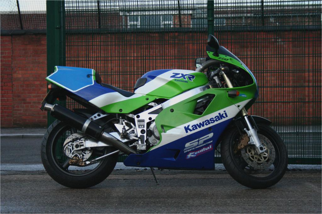 Zielony i niebieski Kawasaki ZZR 250