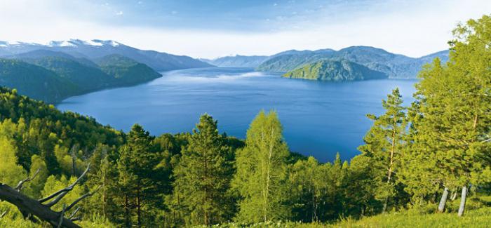 Altajské jezero Teletskoye