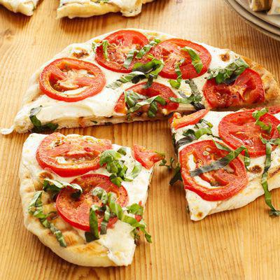 pizza z receptom za mozzarello in paradižnik