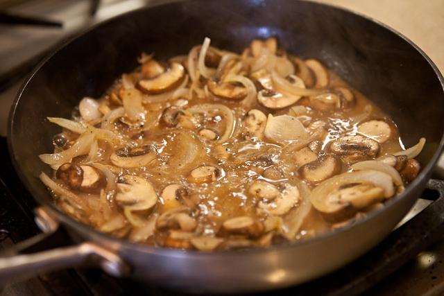 kako kuhati umak od gljiva