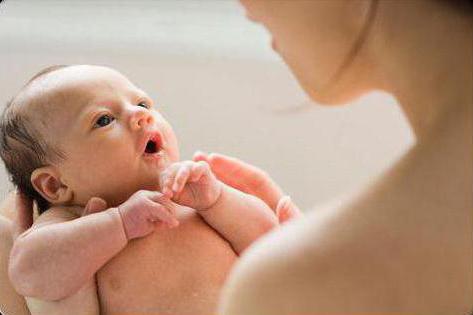 новородено 2 седмично развитие