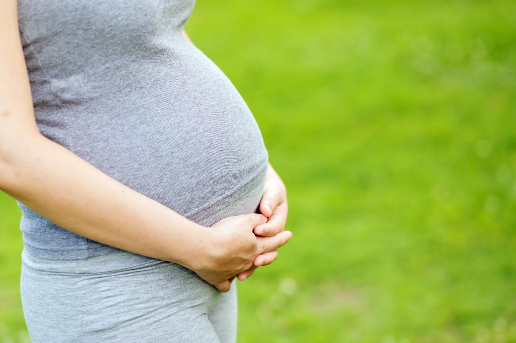 бременна корема