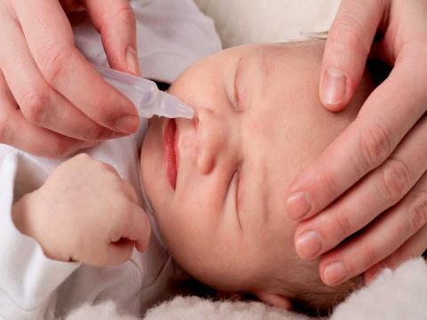 gocce nasali per neonato