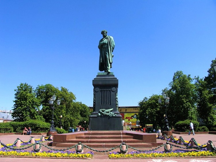 История на площад Новопушкински