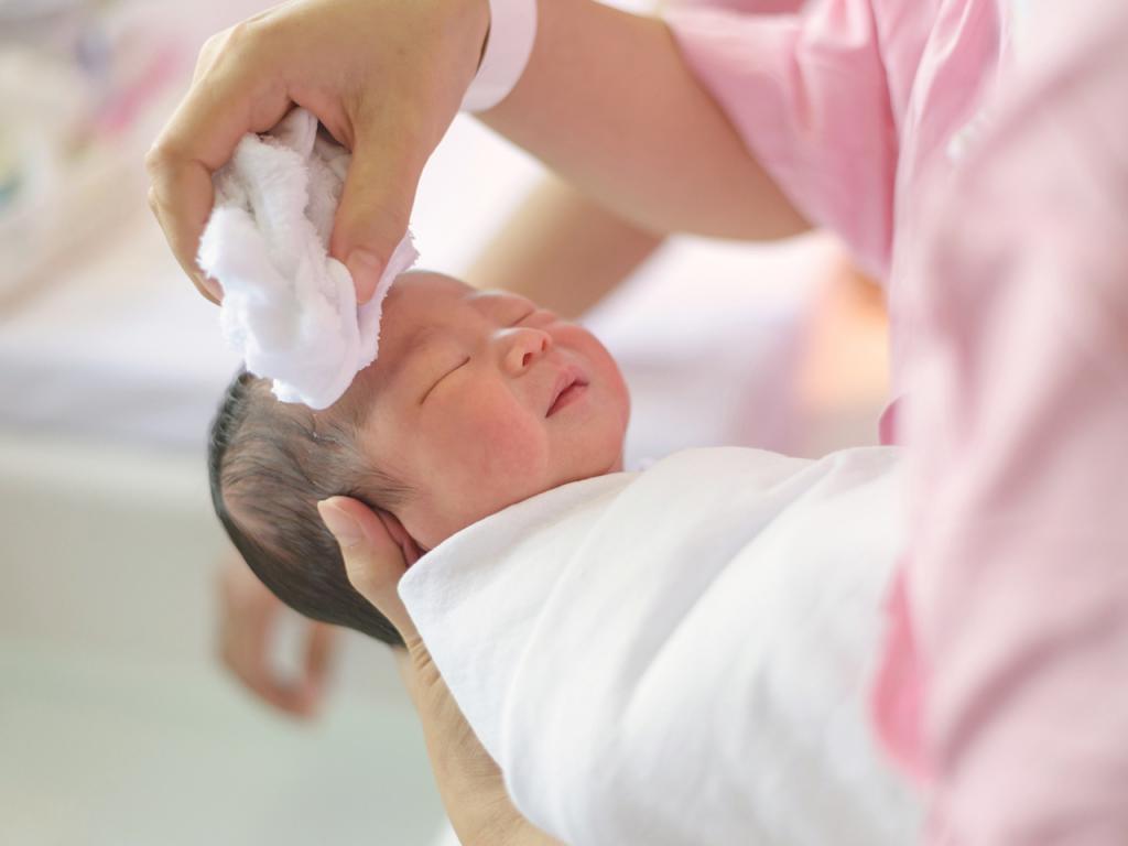 niedrożność kanału łzowego u noworodków, jak leczyć