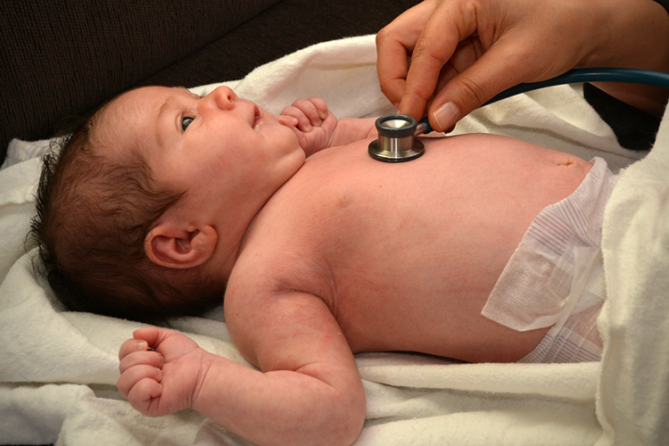 Zdravljenje obstruktivnega bronhitisa pri dojenčkih brez zvišane telesne temperature