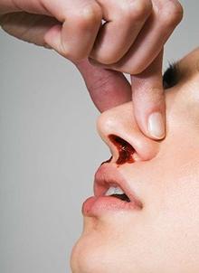 krví z nosu, když vyfukujete nos