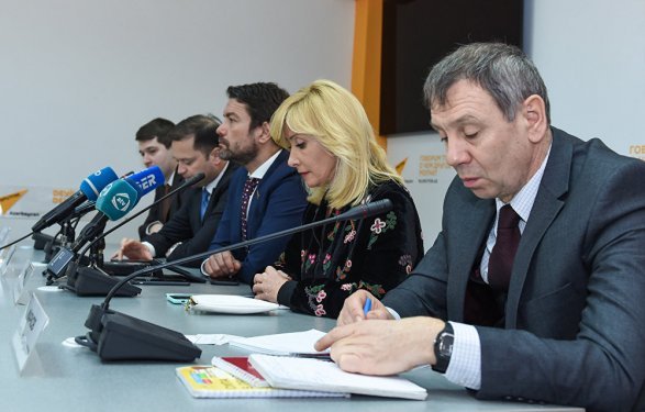 Oksana Pushkina na schůzi