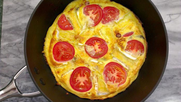 omlet z pomidorami