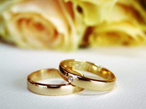 kaj roko nositi poročni prstan