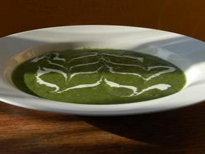 zuppa di purea di spinaci