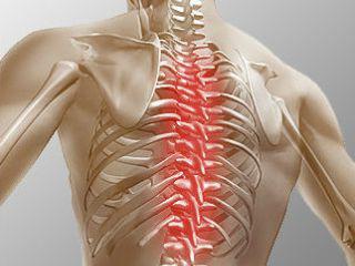 bolečine v hrbtenici med lopaticami