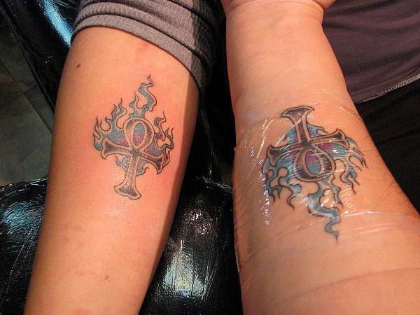 Powiązane tatuaże dla dwojga kochanków piękne