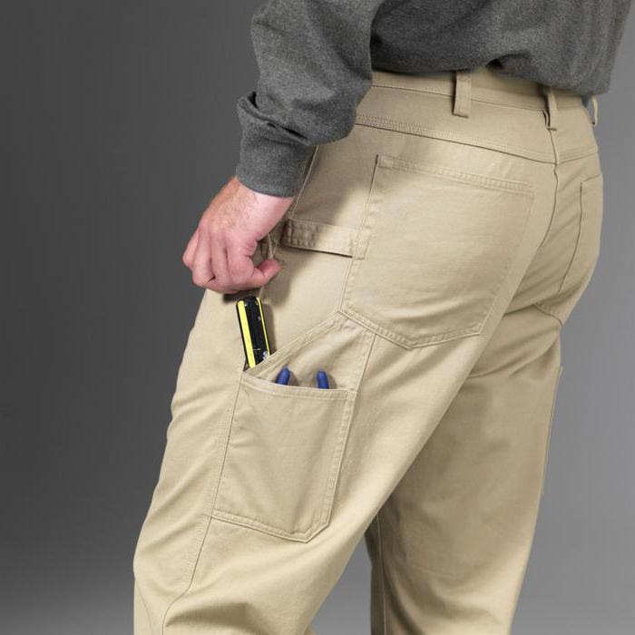 kalhoty s patchovými kapsami po stranách mužů