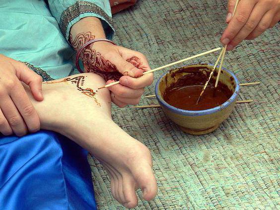 come fare il tatuaggio all'henné
