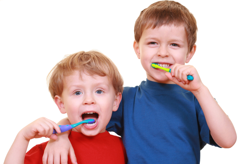 I bambini si lavano i denti