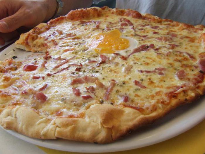 pizza carbonara recept s slanino