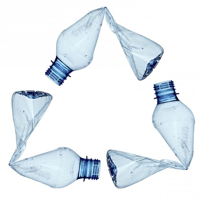 riciclaggio delle bottiglie di plastica