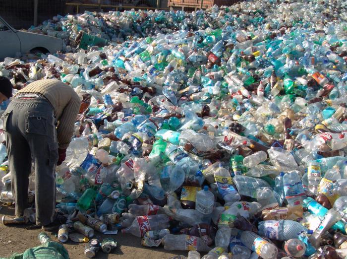 Attrezzatura per il riciclaggio delle bottiglie di plastica