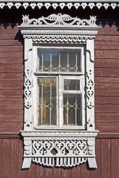 rzeźbione wzory okien