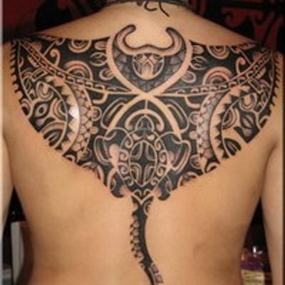 polinezyjski tatuaż na słońce