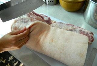 svinjetina kuhana u svinjetini u laganom štednjaku