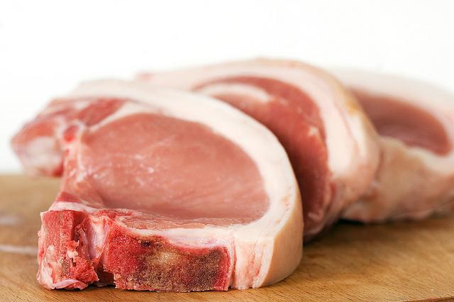 Carne di maiale con l'osso in forno
