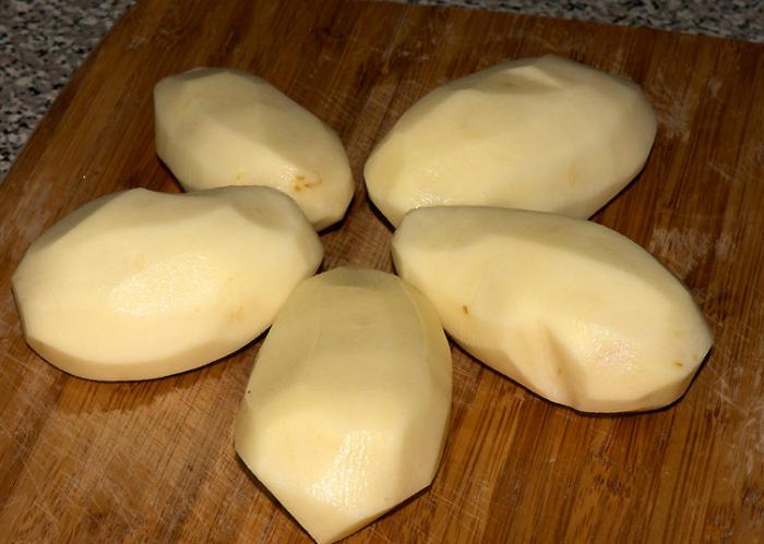 patate in umido in un fornello lento