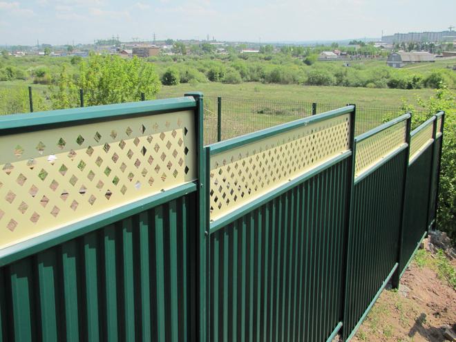 монтаж на професионален лист на ограда