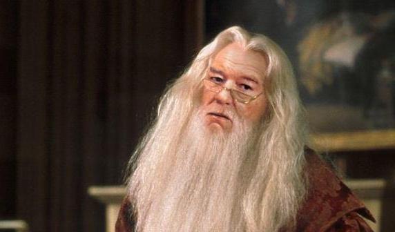 aktor grający dumbledore'a