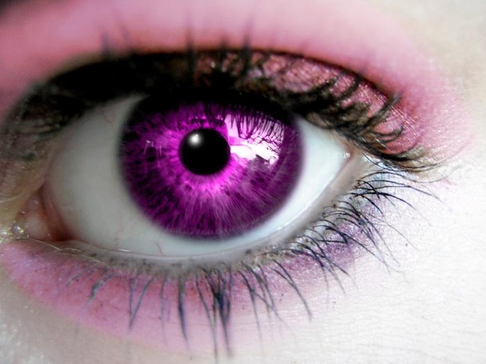 vijolična barva oči
