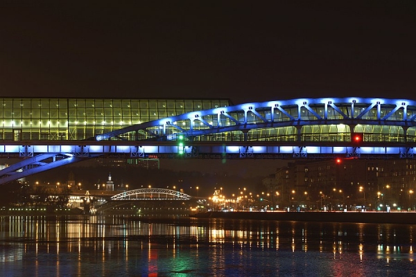 Most Puszkina w nocy