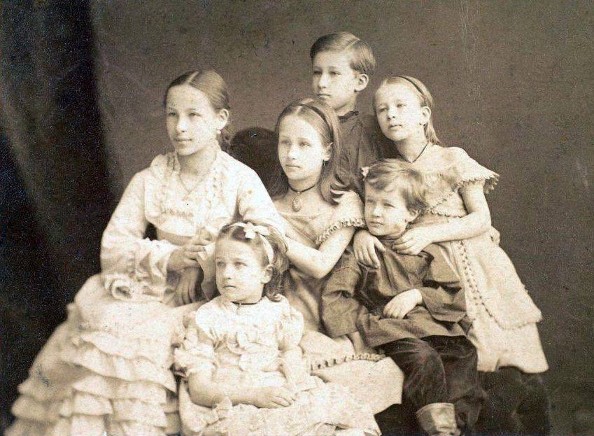 Пушкин с брат си и сестри