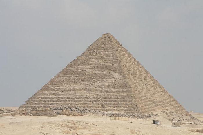 Kdy byla postavena pyramida z Mikeriny?