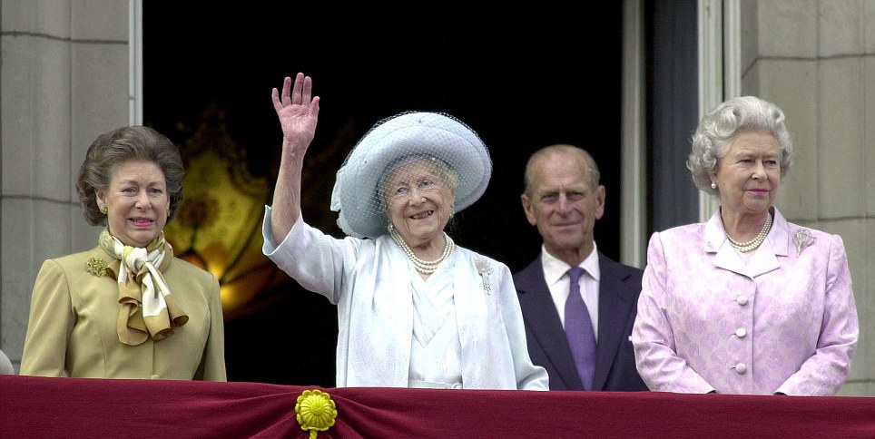 Kraljica Elizabeta leta 2000