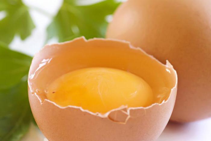surowe jaja kurze stanowią korzyści i szkody