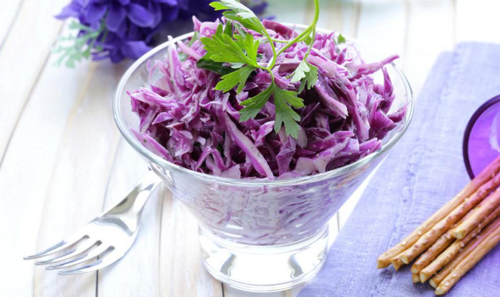 ricetta di insalata di verdure condita con olio vegetale