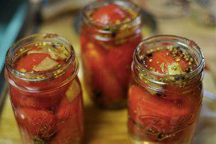 konzervování rajčat ve vlastní šťávě