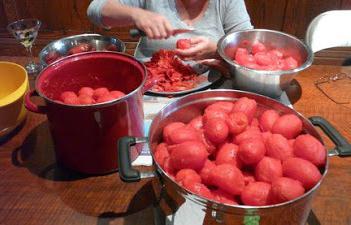 gotuj pomidory we własnym soku