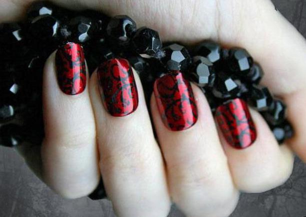 manicure czerwony czarny