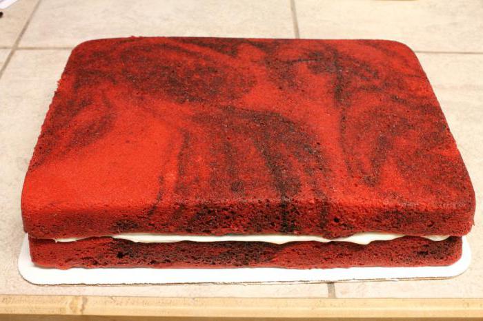 czerwony aksamitny biszkopt w piekarniku