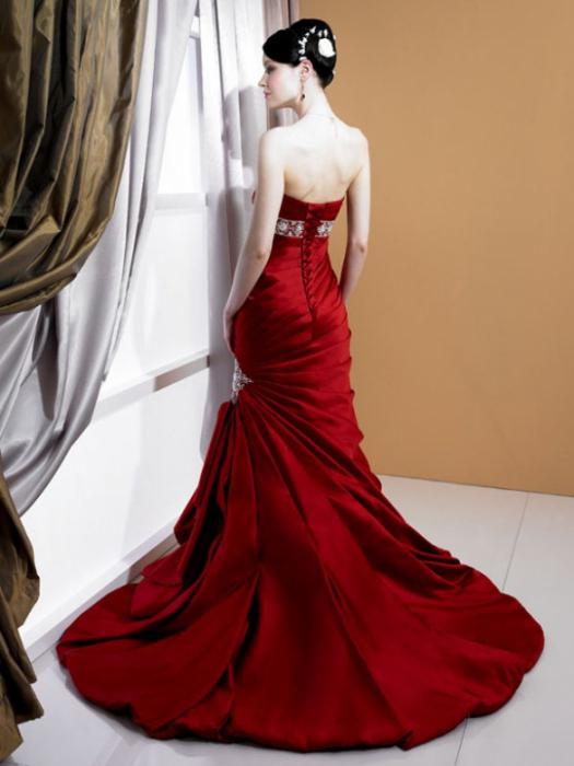 czerwona suknia ślubna fotografia