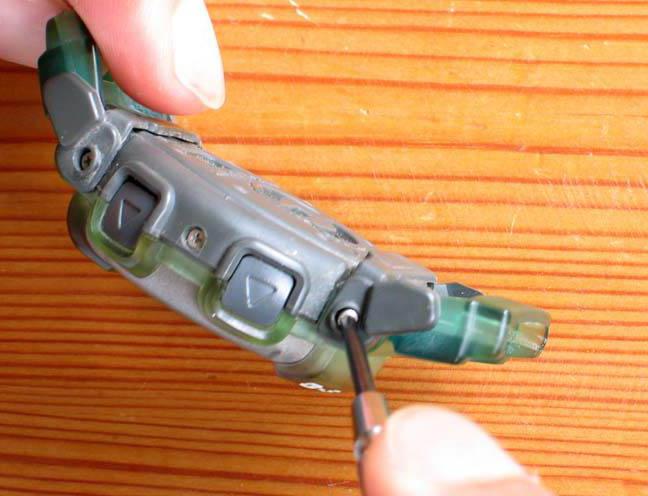как да отворите часовника, за да смените батерията